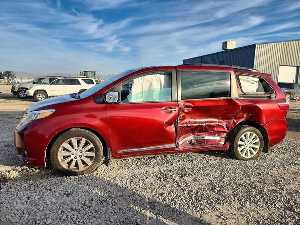 2015 TOYOTA SIENNA