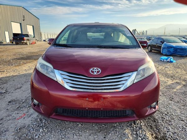 2015 TOYOTA SIENNA