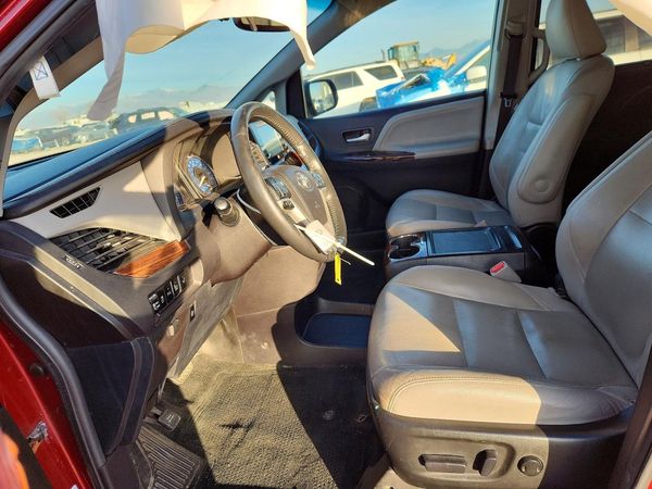 2015 TOYOTA SIENNA