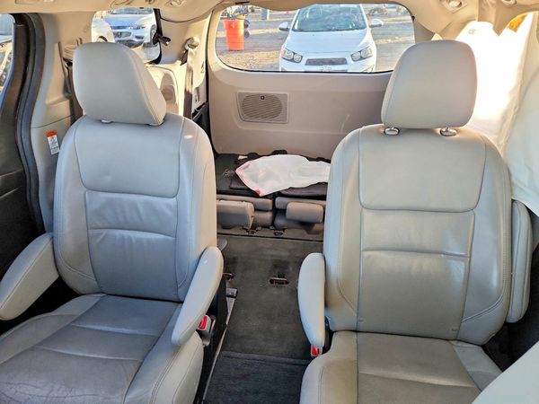 2015 TOYOTA SIENNA