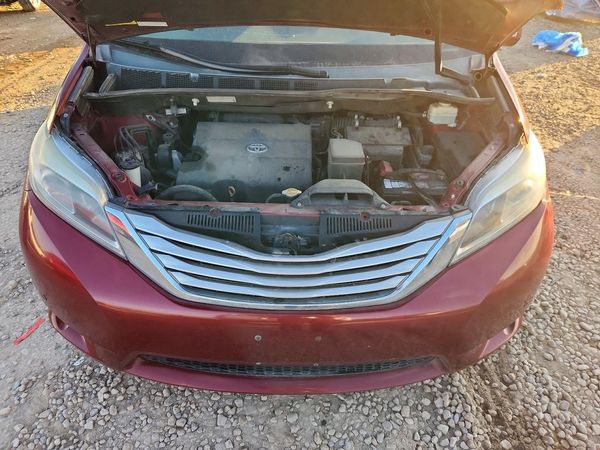2015 TOYOTA SIENNA