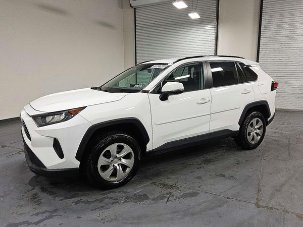 2021 TOYOTA RAV4 LE — Front 3/4