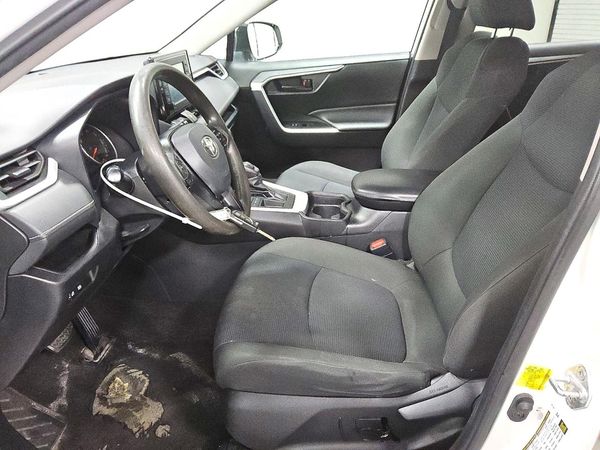 2021 TOYOTA RAV4 LE — DENT