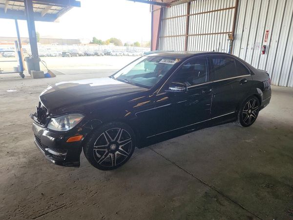 2013 MERCEDES-BENZ C C250 — Front 3/4