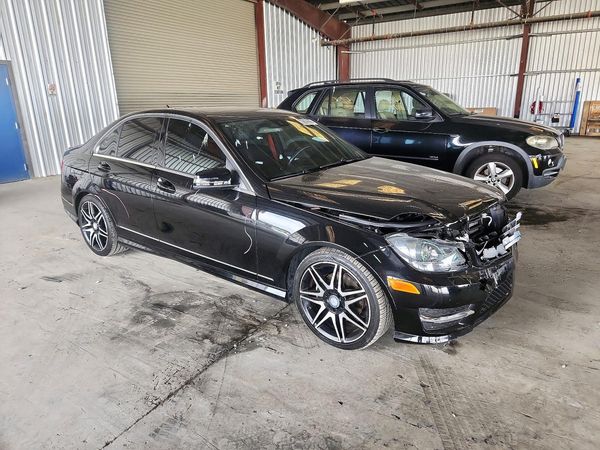 2013 MERCEDES-BENZ C C250 — Passenger 3/4