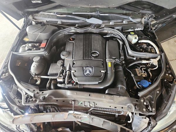 2013 MERCEDES-BENZ C C250 — Engine bay