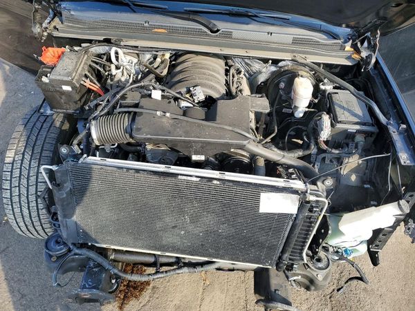 2018 CHEVROLET TAHOE LT — Engine bay