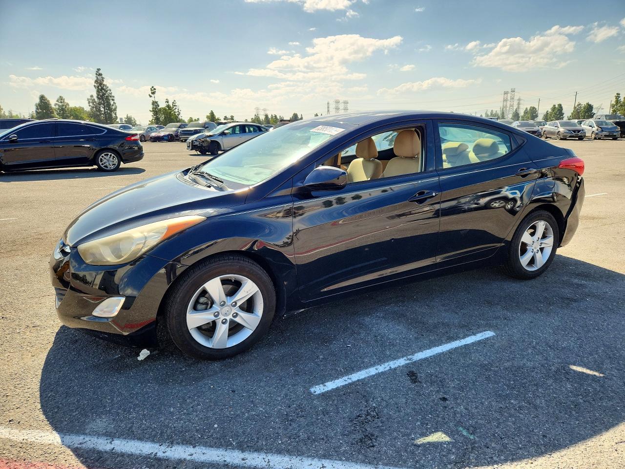 2013 HYUNDAI ELANTRA — Front 3/4
