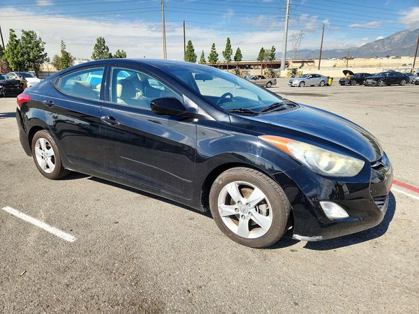 2013 HYUNDAI ELANTRA — Passenger 3/4