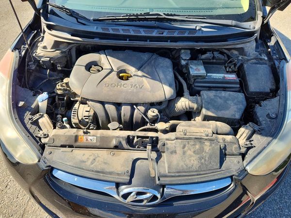 2013 HYUNDAI ELANTRA — Engine bay