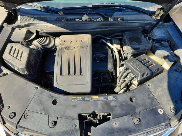 2016 CHEVROLET EQUINOX LT — Engine bay