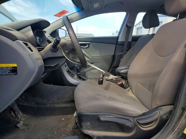 2016 HYUNDAI ELANTRA — DENT