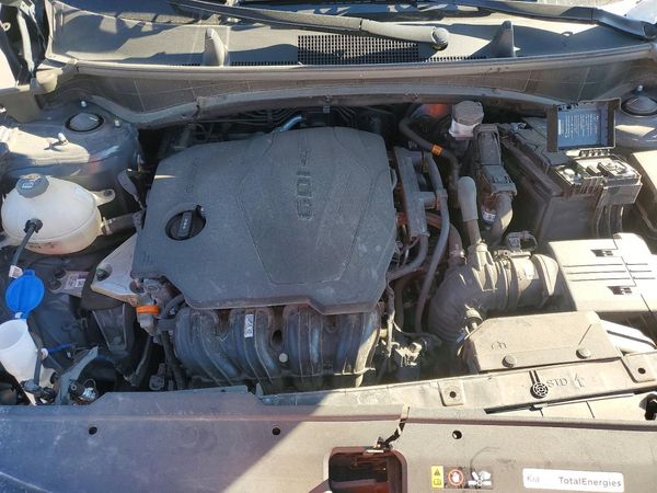 2024 KIA SPORTAGE LX — Engine bay