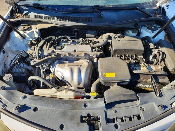 2012 TOYOTA CAMRY — Engine bay
