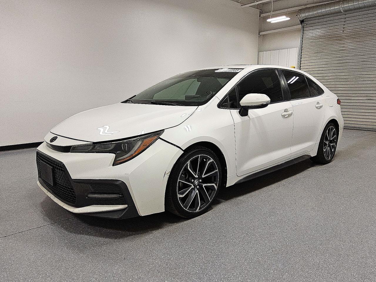 2021 TOYOTA COROLLA SE, CVT, w/Premium pkg — Front 3/4