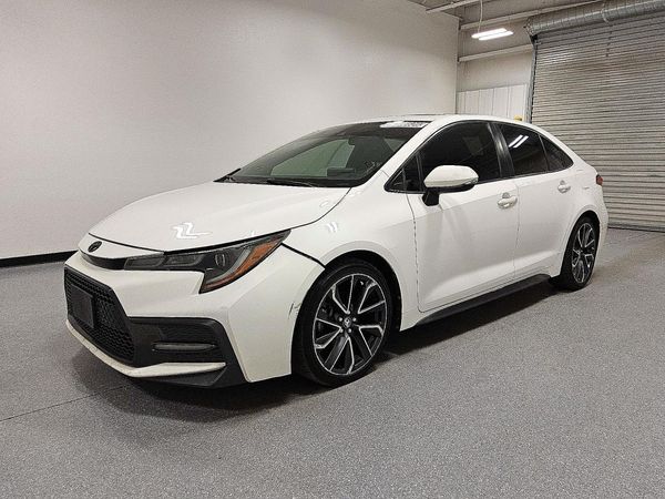 2021 TOYOTA COROLLA SE, CVT, w/Premium pkg — Front 3/4
