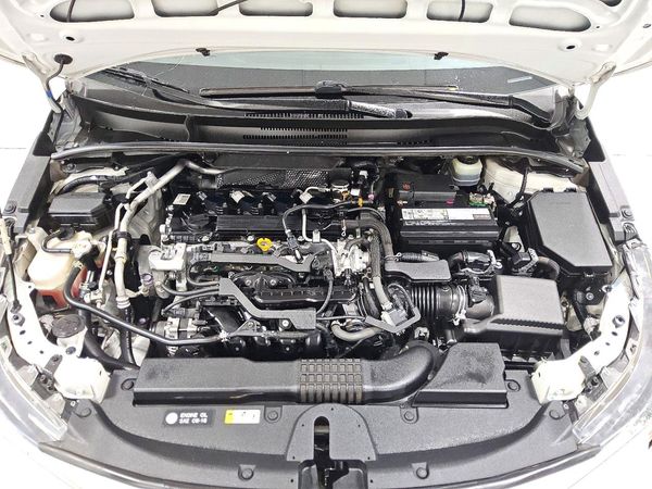2021 TOYOTA COROLLA SE, CVT, w/Premium pkg — Engine bay