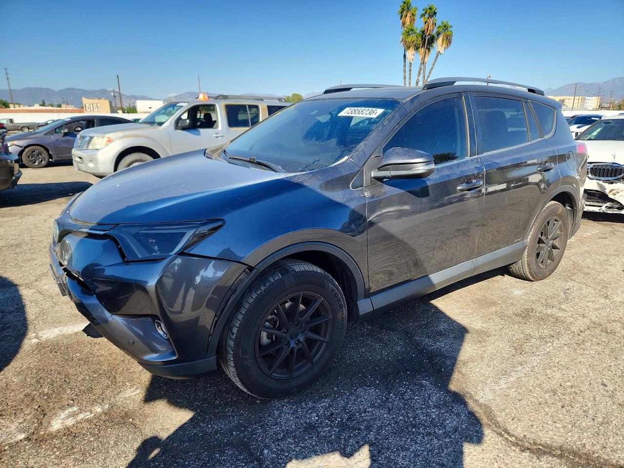 2017 TOYOTA RAV4 LE/XLE Hybrid — Front 3/4