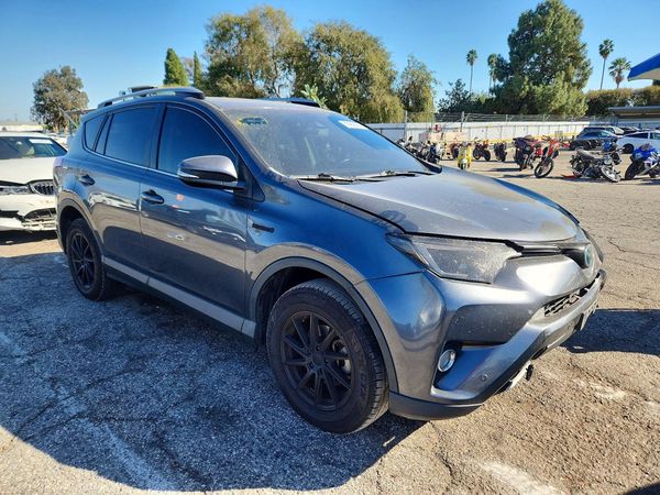 2017 TOYOTA RAV4 LE/XLE Hybrid — Passenger 3/4