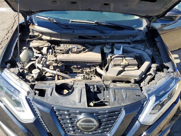 2018 NISSAN ROGUE — Engine bay