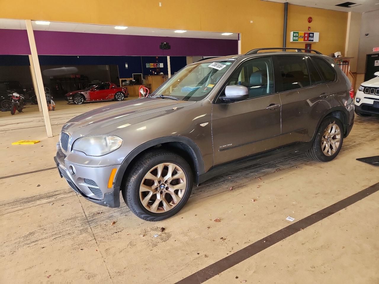 2012 BMW X5 xDrive35i — Front 3/4