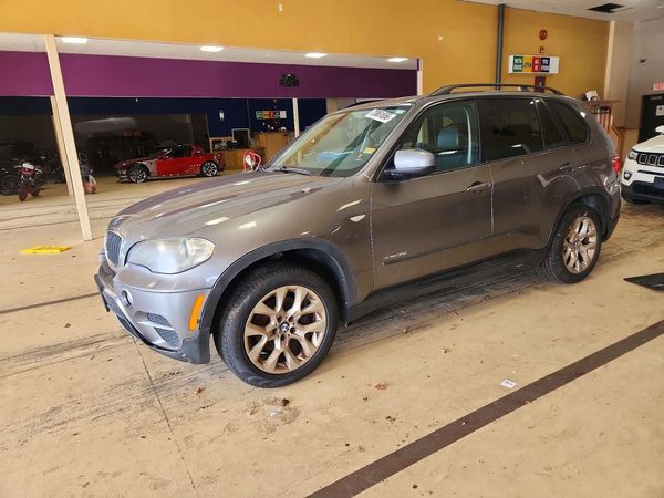 2012 BMW X5 xDrive35i — Front 3/4