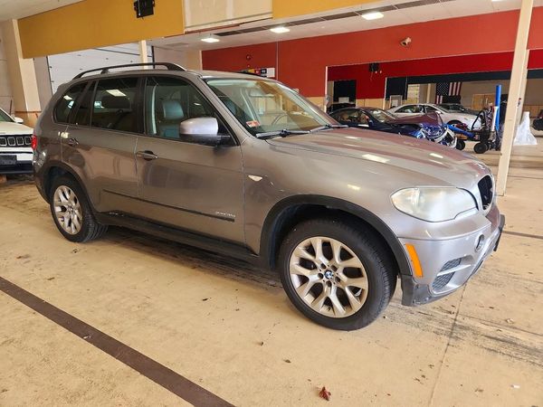 2012 BMW X5 xDrive35i — Passenger 3/4