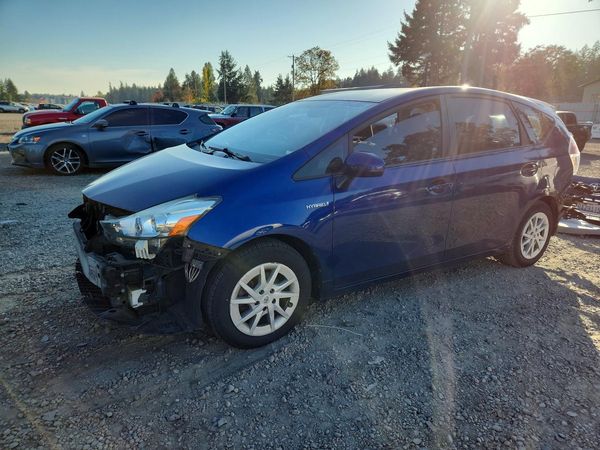 2015 TOYOTA PRIUS — Front 3/4
