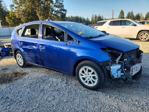 2015 TOYOTA PRIUS — Passenger 3/4