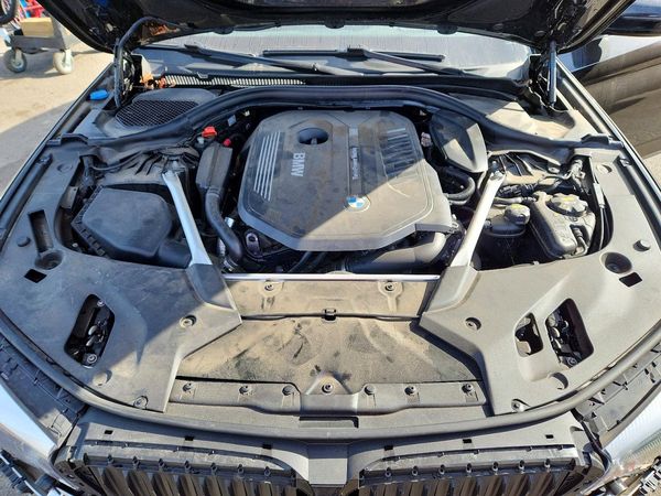 2019 BMW 540 xDrive — Engine bay