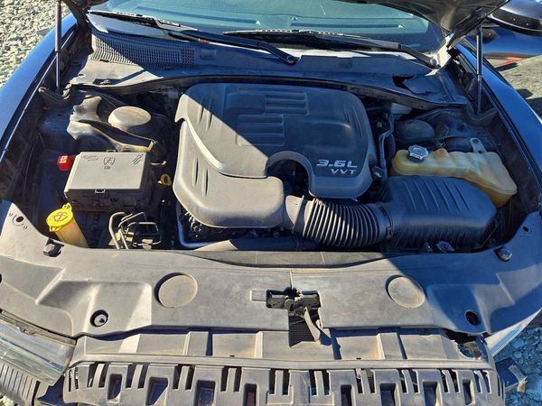 2014 DODGE CHARGER SXT — Engine bay