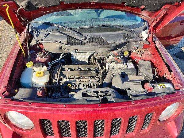 2015 JEEP PATRIOT Sport — Engine bay