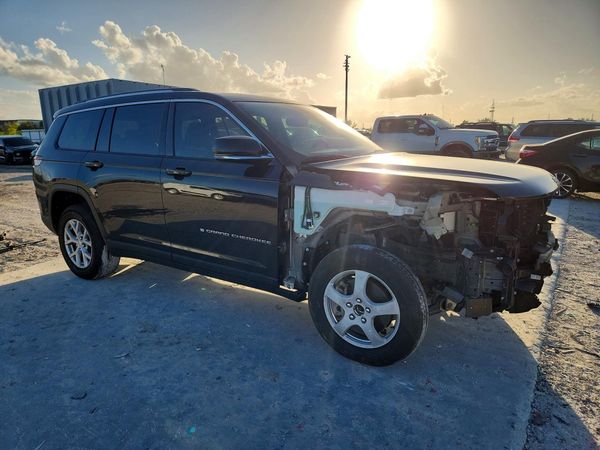 2023 JEEP GRAND CHEROKEE Limited — Passenger 3/4