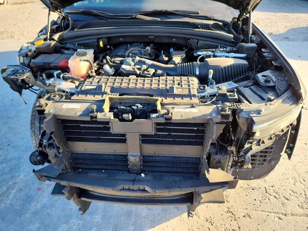 2023 JEEP GRAND CHEROKEE Limited — Engine bay