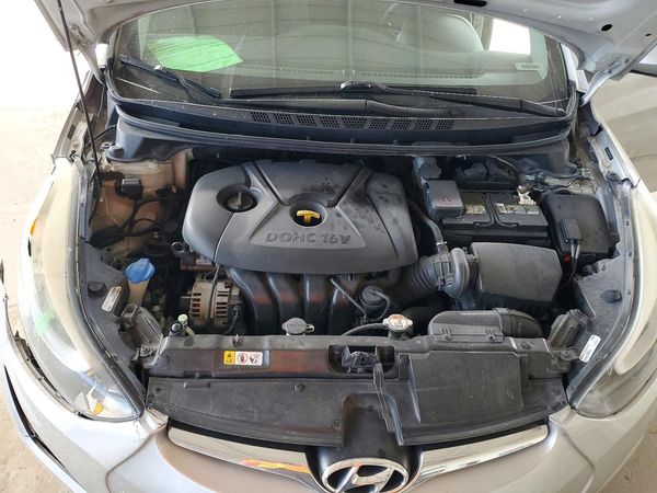 2016 HYUNDAI ELANTRA — Engine bay