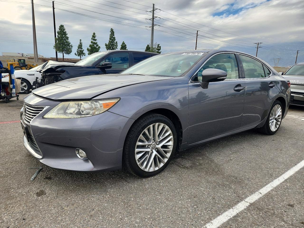 2014 LEXUS ES 350 — Front 3/4