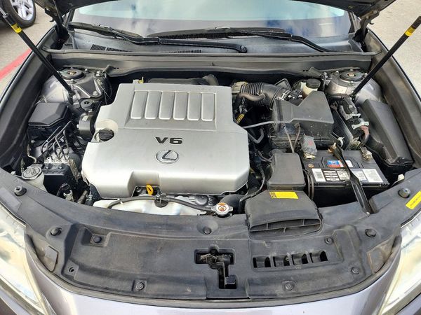 2014 LEXUS ES 350 — Engine bay