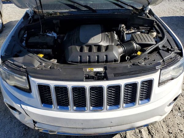 2014 JEEP CHEROKEE Overland — Engine bay