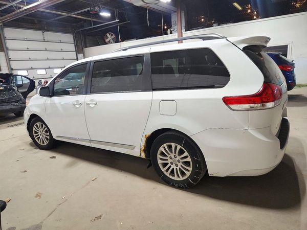 2013 TOYOTA SIENNA — DSRA