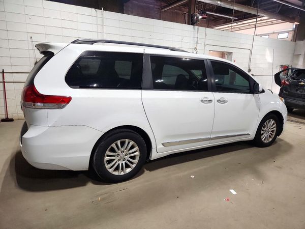 2013 TOYOTA SIENNA — PSRA