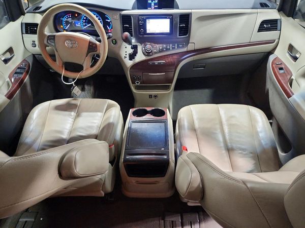 2013 TOYOTA SIENNA — CKPT