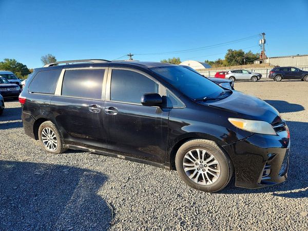 2019 TOYOTA SIENNA — Passenger 3/4