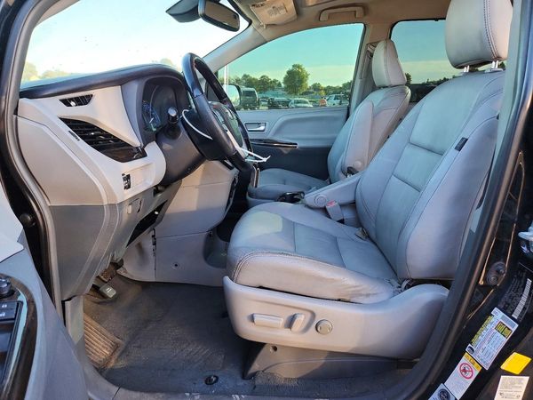 2019 TOYOTA SIENNA — DENT