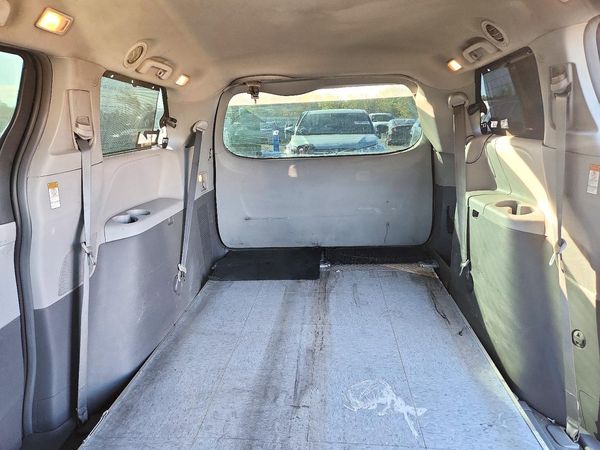 2019 TOYOTA SIENNA — SUVN
