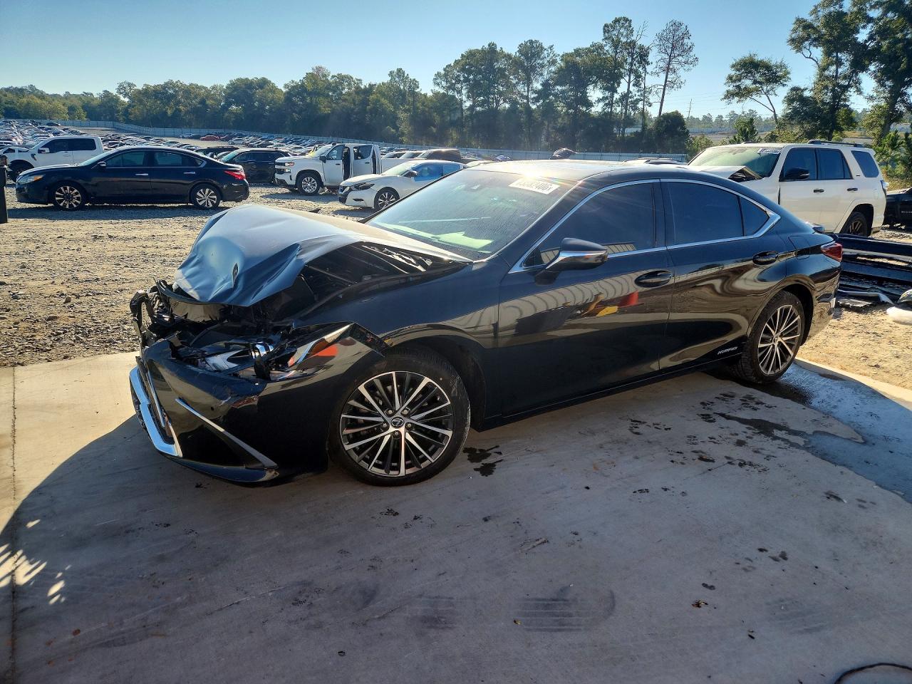 2022 LEXUS ES 300H 300h Premium — Front 3/4