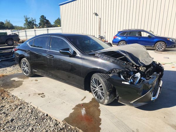 2022 LEXUS ES 300H 300h Premium — Passenger 3/4
