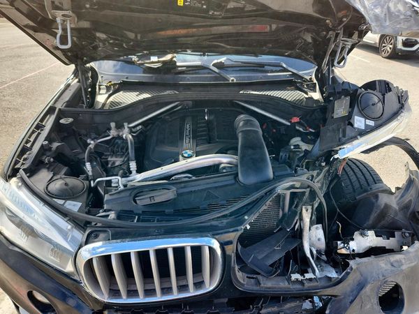 2017 BMW X5 sDrive35i — Engine bay