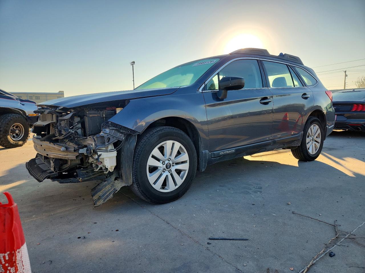 2018 SUBARU OUTBACK Base — Front 3/4
