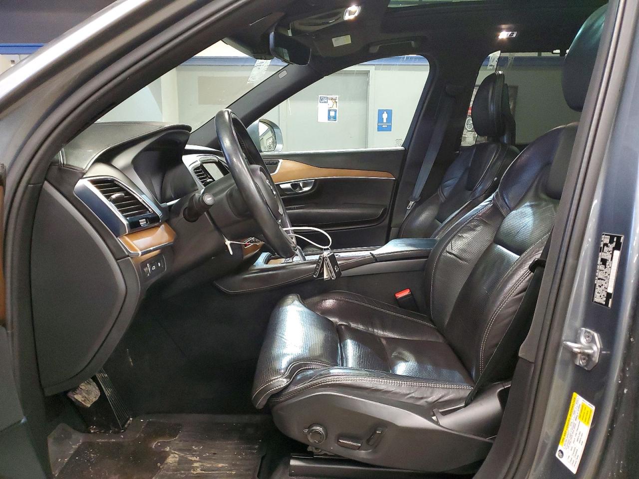 2016 VOLVO XC90