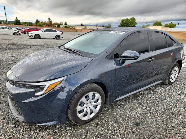 2026 TOYOTA COROLLA — Front 3/4